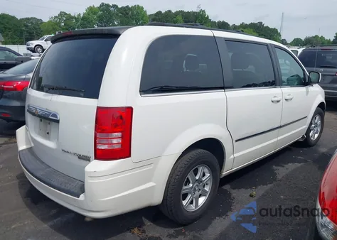 2010 Chrysler Town & Country Touring z USA, uszkodzony, nr VIN 2A4RR5D18AR284797